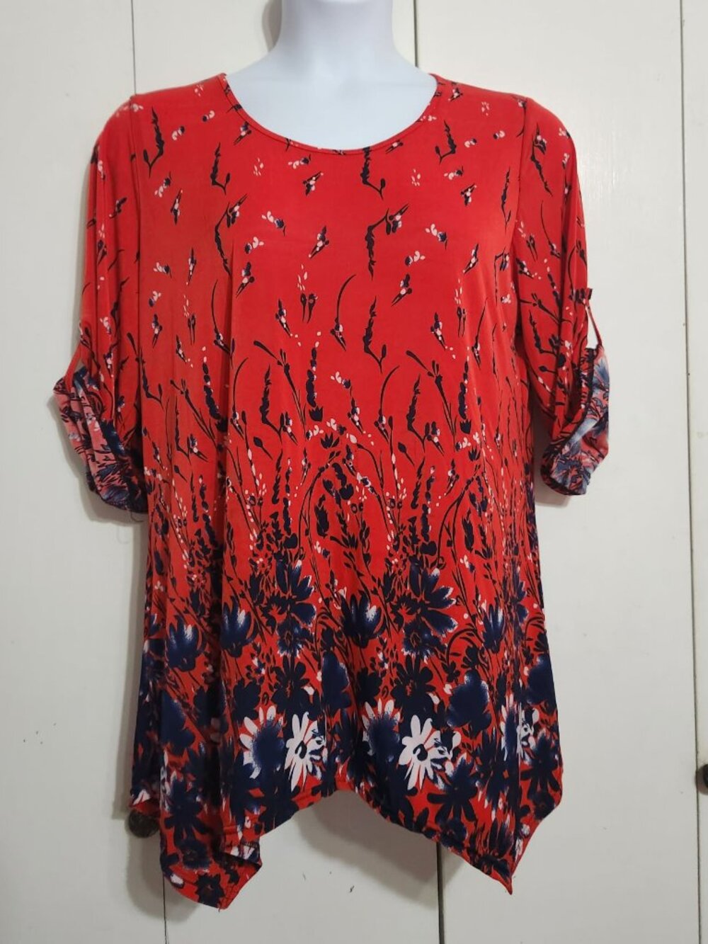 Ace Fashion 3X Floral Tunic Red Roll Tab Sleeve Handkerchief Hem *Runs Small*